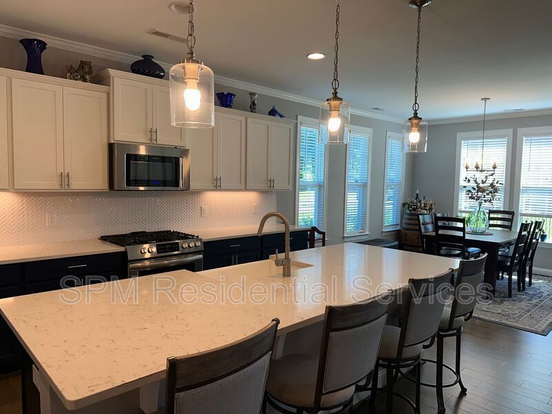 4 Bedroom 2 Story Beautiful Home with Community Pool property image