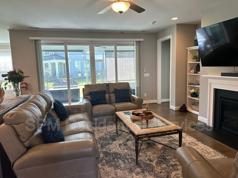 4 Bedroom 2 Story Beautiful Home with Community Pool property image