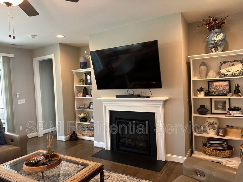 4 Bedroom 2 Story Beautiful Home with Community Pool property image
