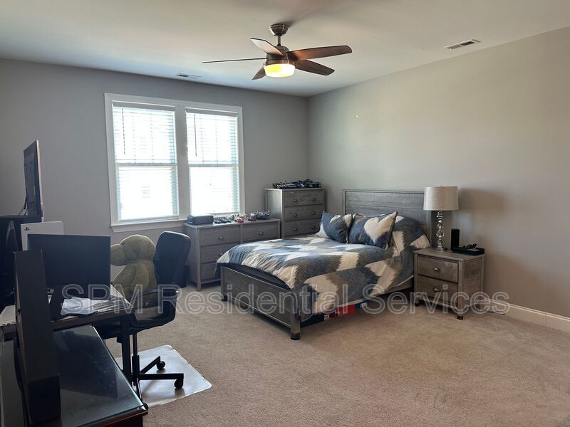 4 Bedroom 2 Story Beautiful Home with Community Pool property image