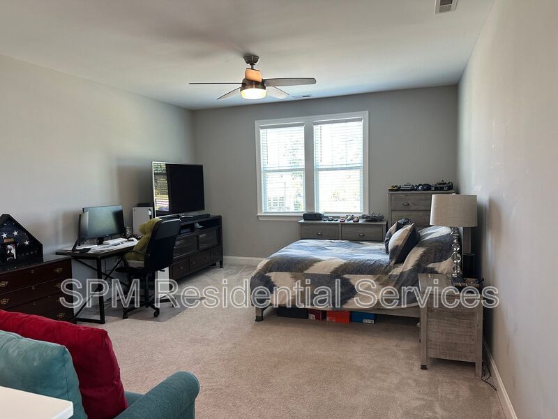 4 Bedroom 2 Story Beautiful Home with Community Pool property image