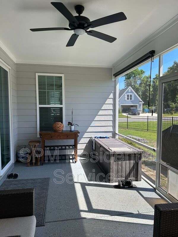 4 Bedroom 2 Story Beautiful Home with Community Pool property image