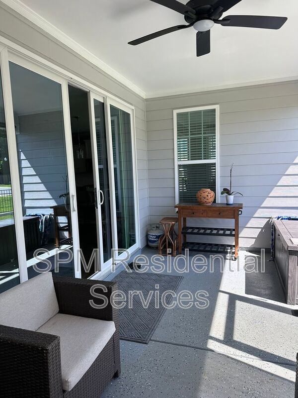 4 Bedroom 2 Story Beautiful Home with Community Pool property image