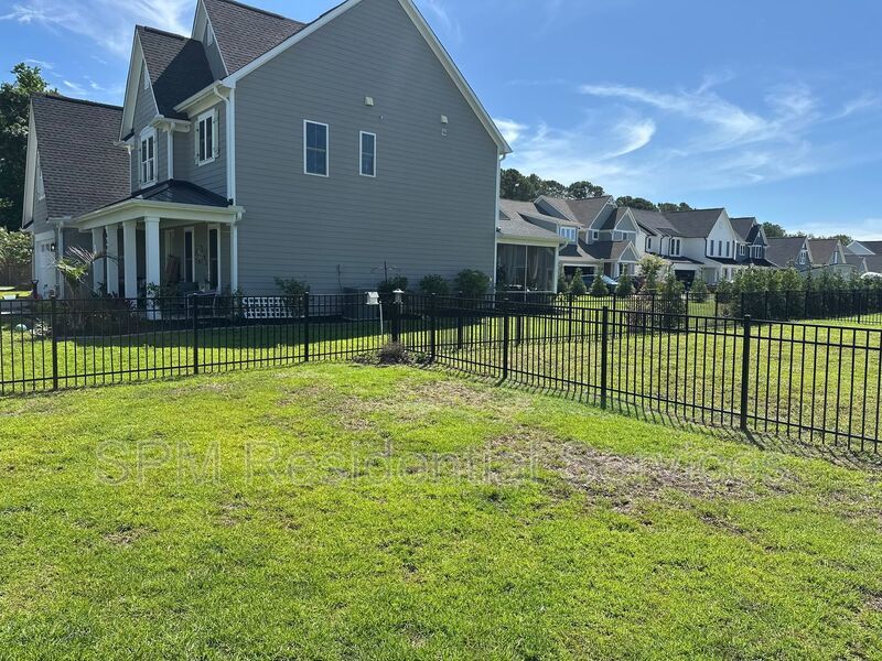 4 Bedroom 2 Story Beautiful Home with Community Pool property image