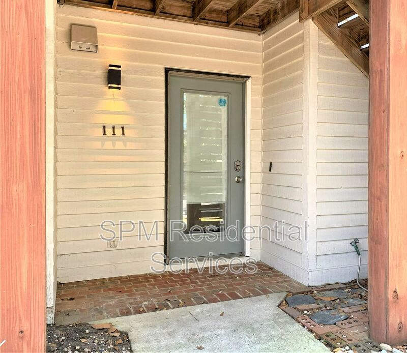 Pool, Water, Sewer, Trash Included! Close to Wrightsville Beach! property image