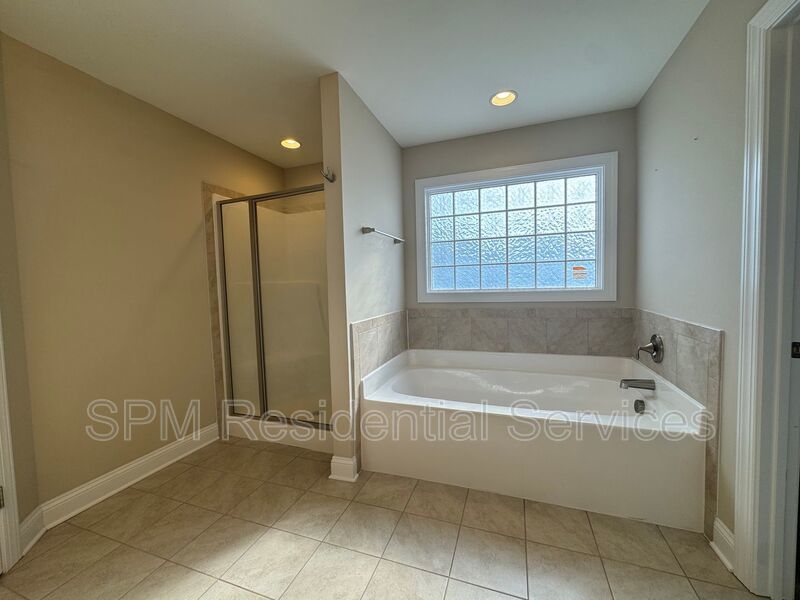 4 Bedroom, 2,400+ Sq Ft, Built 2019, 2-Car Garage, Pet Friendly - Oyster Landing property image
