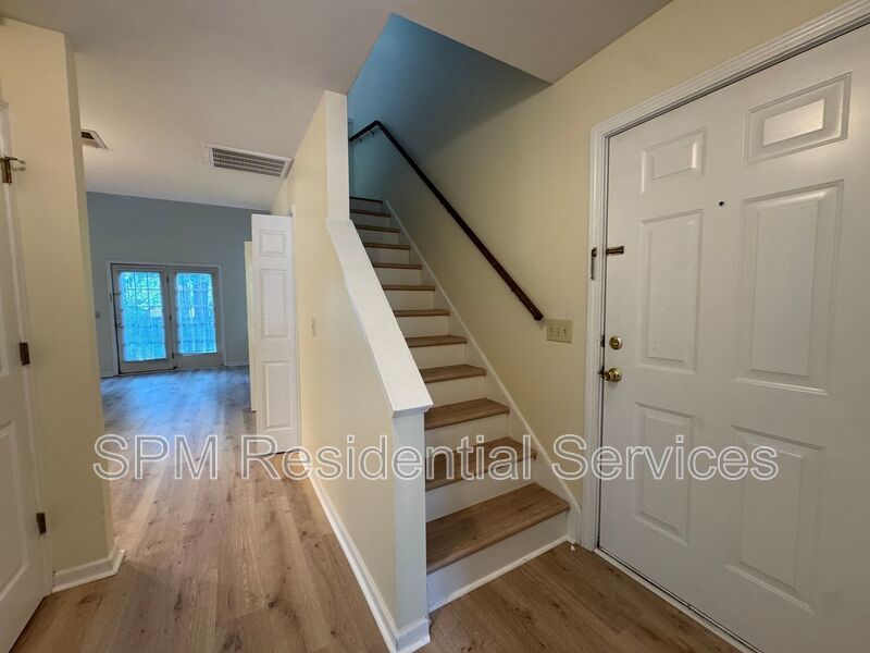 3 bedrooms close to UNCW!  Swimming Pool! property image