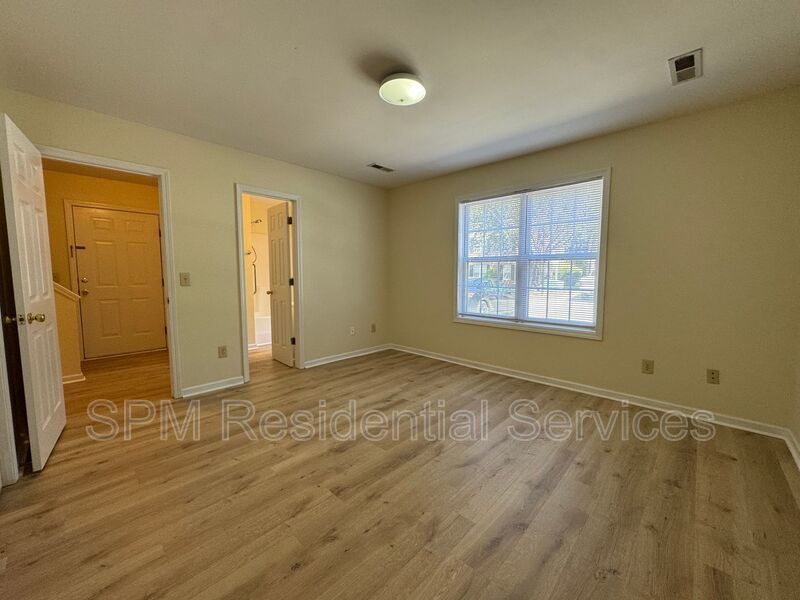 3 bedrooms close to UNCW!  Swimming Pool! property image