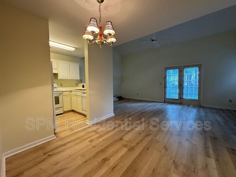 3 bedrooms close to UNCW!  Swimming Pool! property image