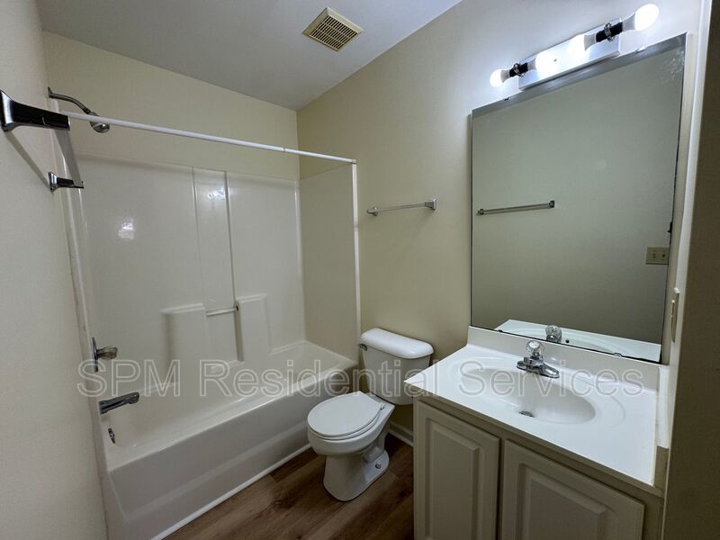 3 bedrooms close to UNCW!  Swimming Pool! property image