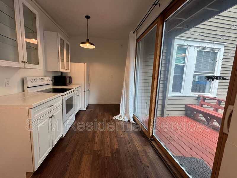 Historic Downtown Wilmington 1 Bed/1 Bath - Washer/Dryer Incl, Less Than 1 Mile from the Cape Fear Riverfront property image