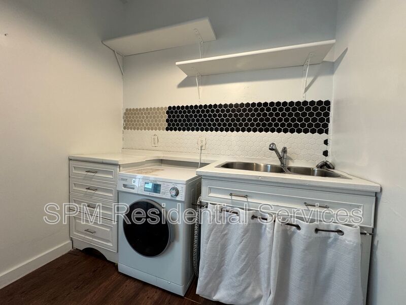 Historic Downtown Wilmington 1 Bed/1 Bath - Washer/Dryer Incl, Less Than 1 Mile from the Cape Fear Riverfront property image