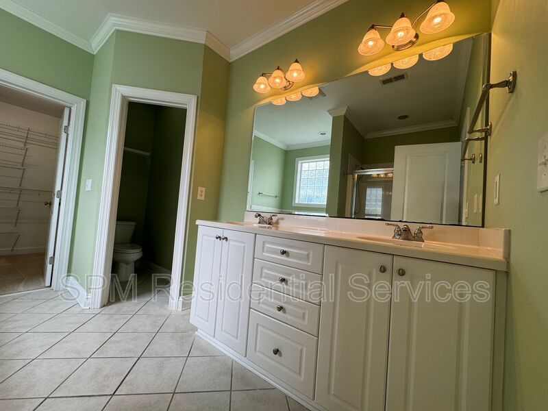 WATERFORD- LARGE FENCED IN BACKYARD, ACCESS TO ALL WATERFORD AMENITIES property image