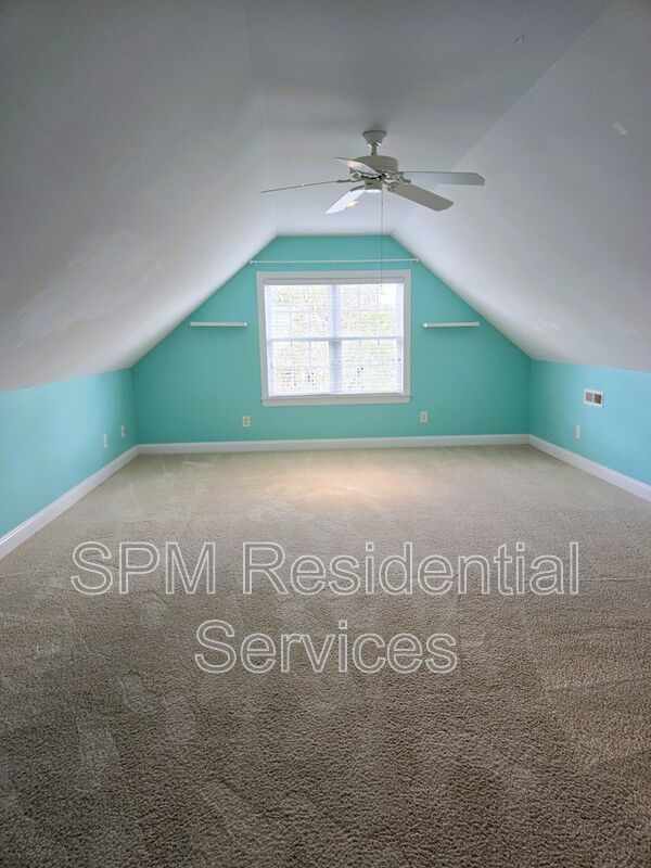 WATERFORD- LARGE FENCED IN BACKYARD, ACCESS TO ALL WATERFORD AMENITIES property image