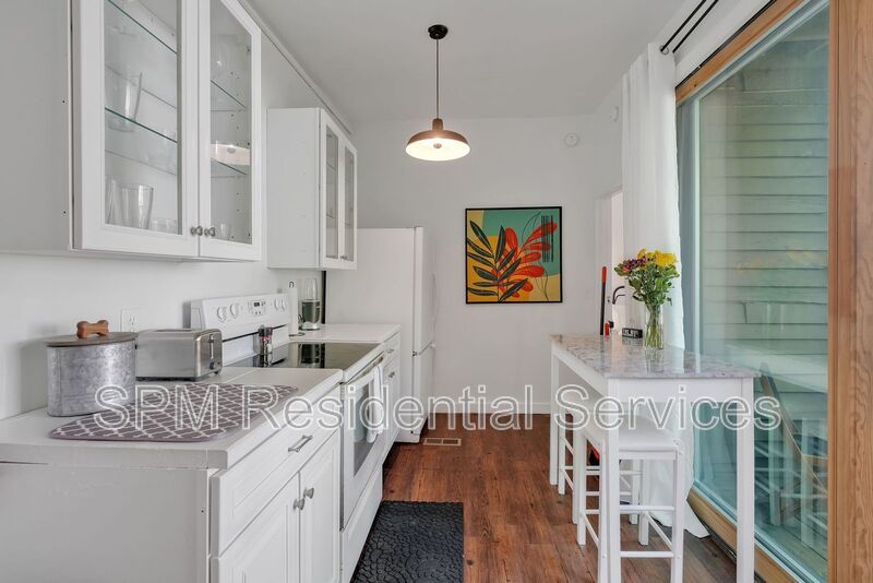 Historic Downtown Wilmington 1 Bed/1 Bath - Washer/Dryer Incl, Less Than 1 Mile from the Cape Fear Riverfront property image