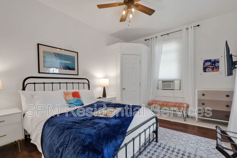 Historic Downtown Wilmington 1 Bed/1 Bath - Washer/Dryer Incl, Less Than 1 Mile from the Cape Fear Riverfront property image