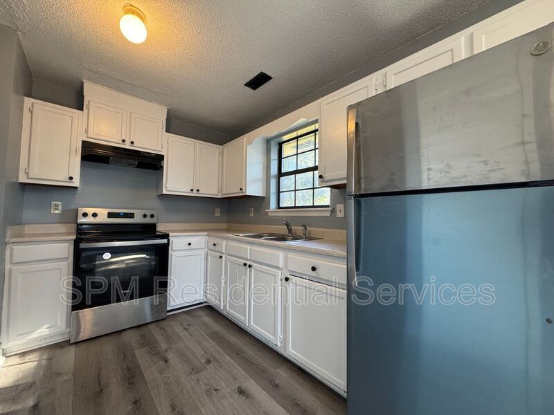 Castle Hayne - 3 Bed/1.5 Bath - Single Story Home, Large Fenced In Yard, Bonus Storage Shed property image