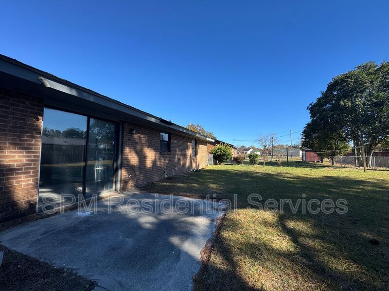 Castle Hayne - 3 Bed/1.5 Bath - Single Story Home, Large Fenced In Yard, Bonus Storage Shed property image