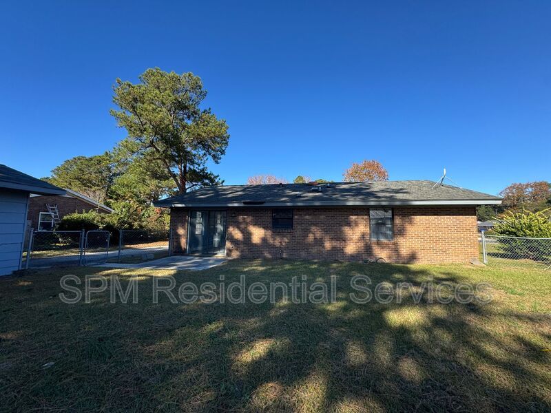 Castle Hayne - 3 Bed/1.5 Bath - Single Story Home, Large Fenced In Yard, Bonus Storage Shed property image