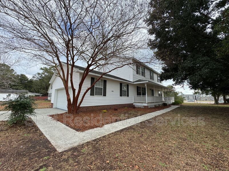 St. George - 4 Bed/2.5 Bath - Two Story Home, Wood Burning Fireplace, Two Car Garage property image