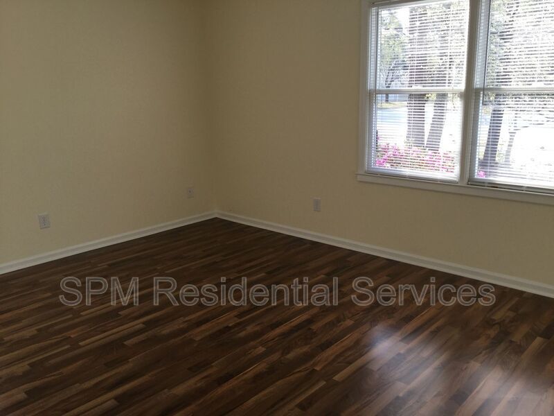 Renovated 2 Bedroom Duplex for Rent - Pet Friendly property image