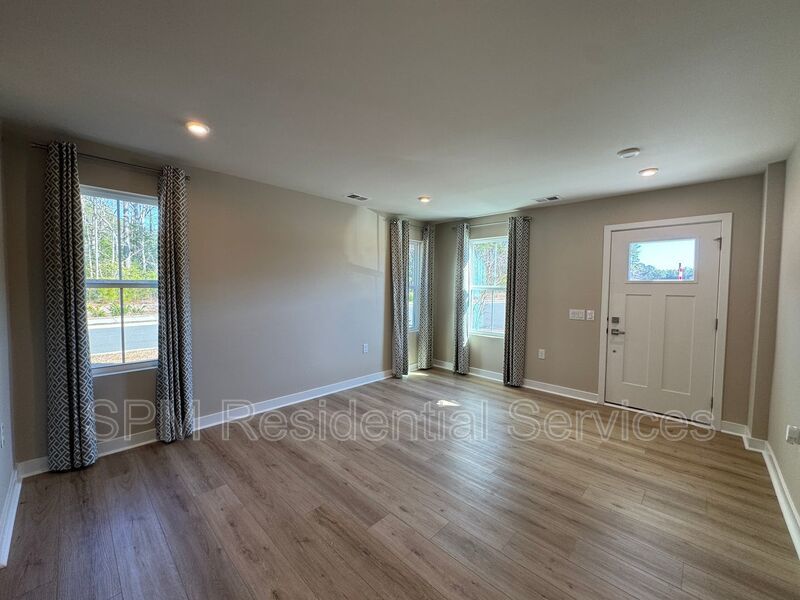 NO APPLICATION FEE, Two Story Townhome, Community Amenities property image