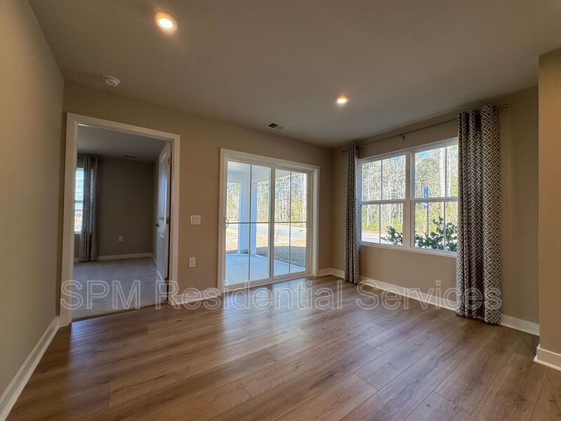 NO APPLICATION FEE, Two Story Townhome, Community Amenities property image