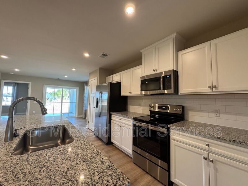 NO APPLICATION FEE, Two Story Townhome, Community Amenities property image