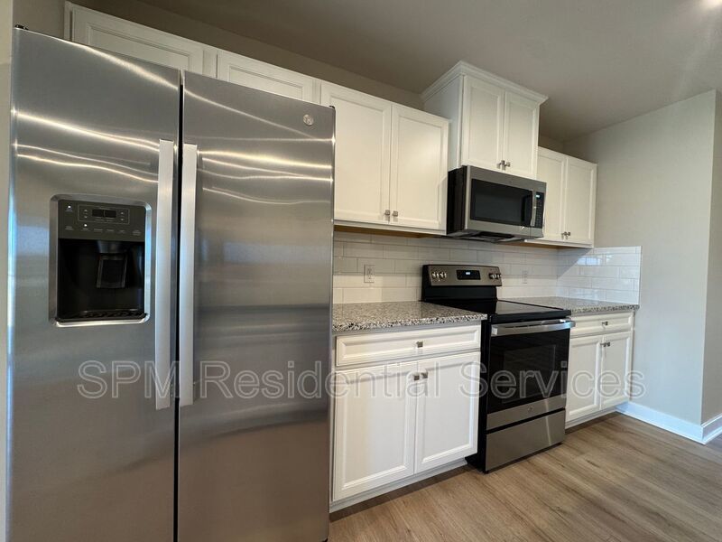 NO APPLICATION FEE, Two Story Townhome, Community Amenities property image