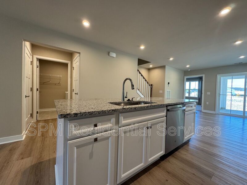 NO APPLICATION FEE, Two Story Townhome, Community Amenities property image