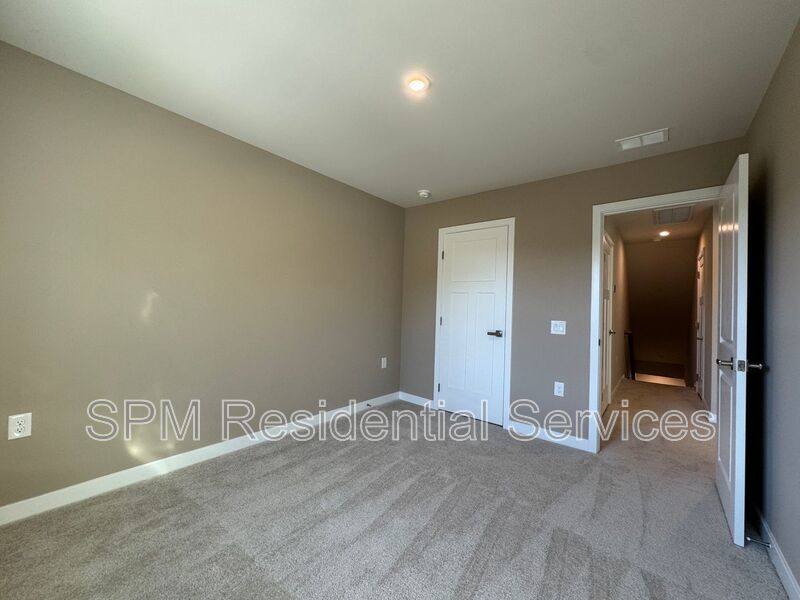 NO APPLICATION FEE, Two Story Townhome, Community Amenities property image