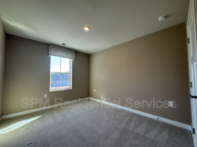 NO APPLICATION FEE, Two Story Townhome, Community Amenities property image