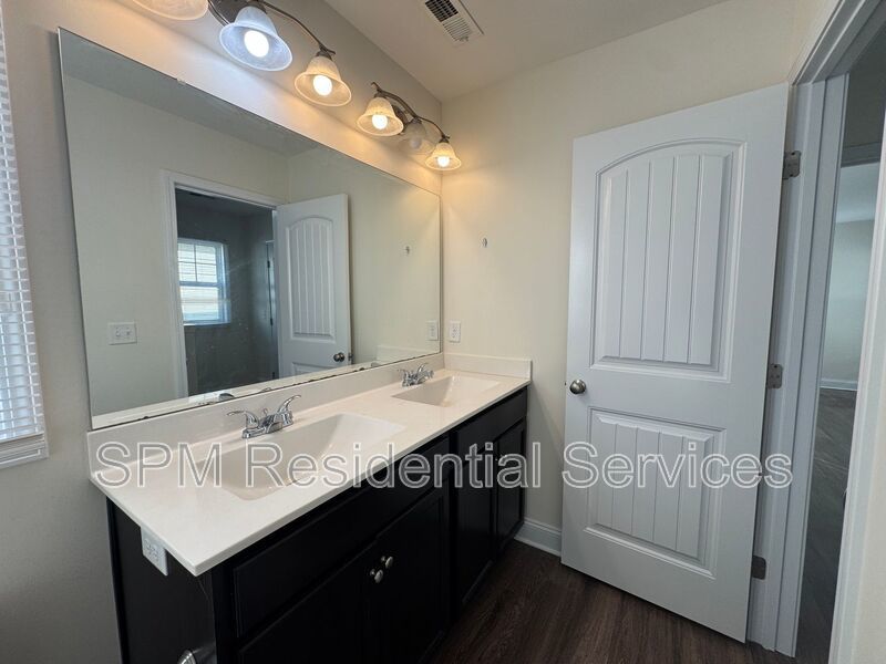 Southside Downtown Wilmington - Two Story Home, Open Concept, Luxury Vinyl Plank Flooring property image