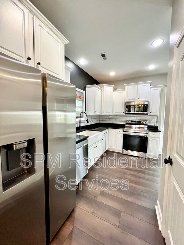 4 Bedroom/ 2.5 Bathrooms in Beautiful neighborhood in Rocky Point property image