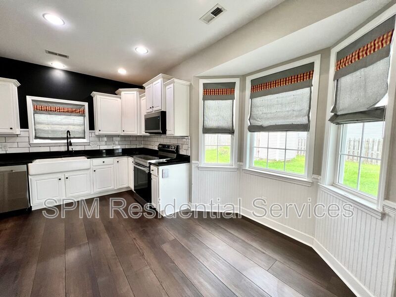 4 Bedroom/ 2.5 Bathrooms in Beautiful neighborhood in Rocky Point property image