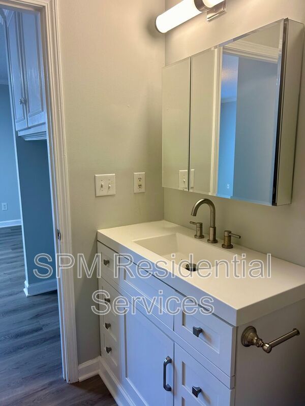 Studio, 1st Floor, Downtown, Walking Distance to Riverwalk and CFCC property image