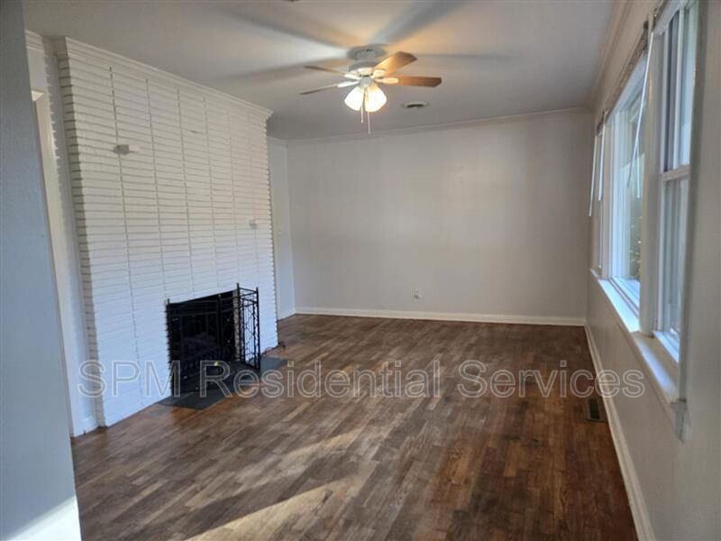 3 Bedroom w/fenced in back yard and BRAND-NEW Kitchen! property image