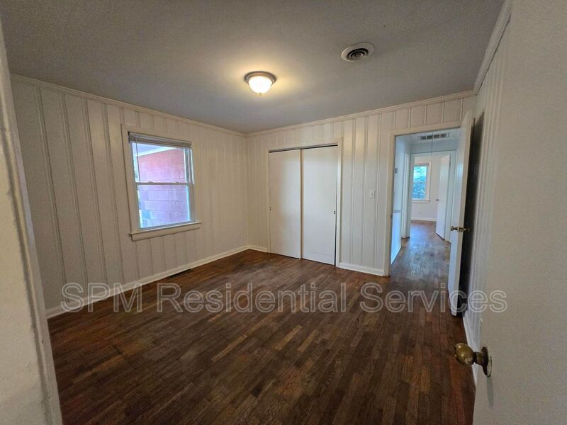 3 Bedroom w/fenced in back yard and BRAND-NEW Kitchen! property image