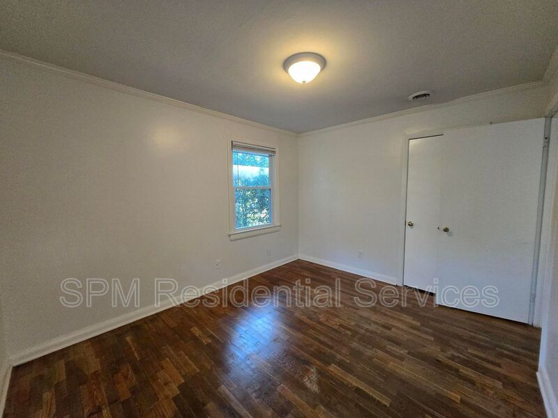 3 Bedroom w/fenced in back yard and BRAND-NEW Kitchen! property image