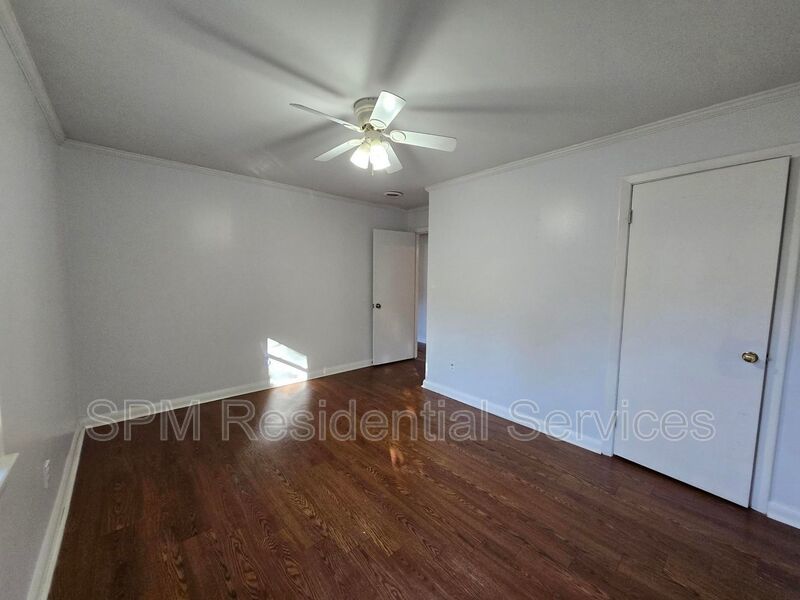 3 Bedroom w/fenced in back yard and BRAND-NEW Kitchen! property image