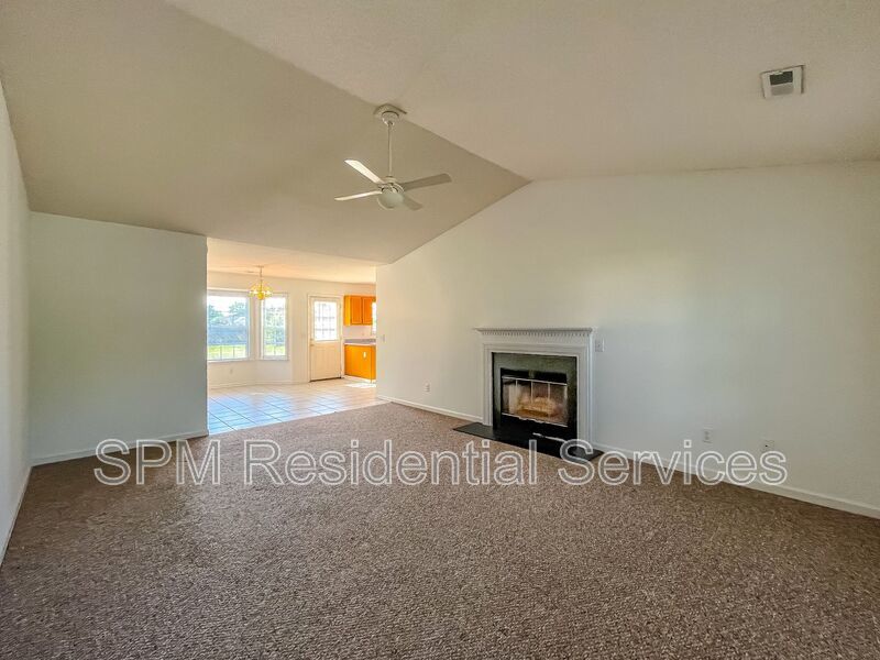 3 Bedroom in Beautiful neighborhood in Newbury Woods property image