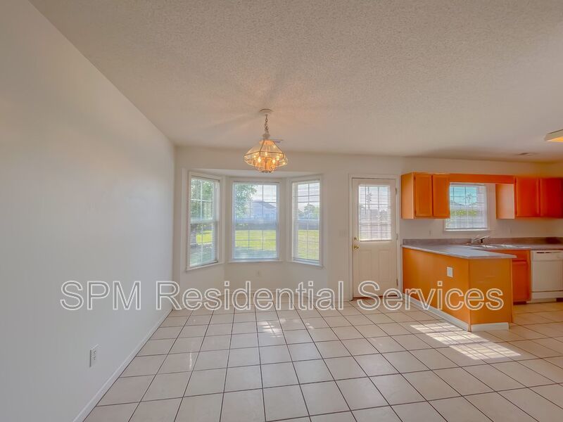 3 Bedroom in Beautiful neighborhood in Newbury Woods property image