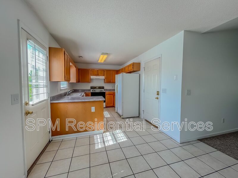 3 Bedroom in Beautiful neighborhood in Newbury Woods property image