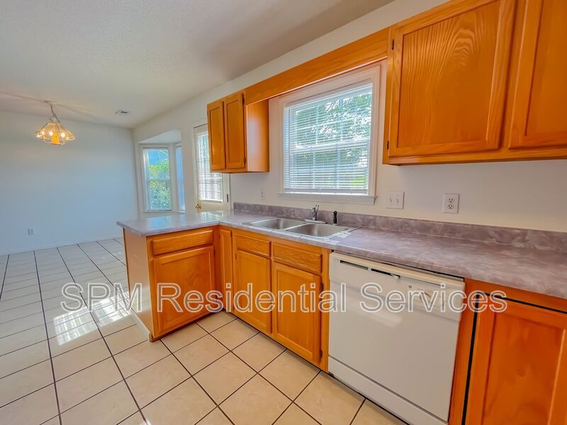 3 Bedroom in Beautiful neighborhood in Newbury Woods property image