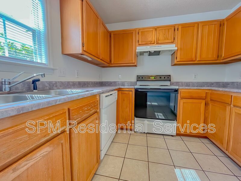 3 Bedroom in Beautiful neighborhood in Newbury Woods property image