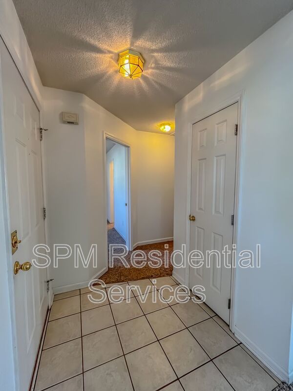 3 Bedroom in Beautiful neighborhood in Newbury Woods property image
