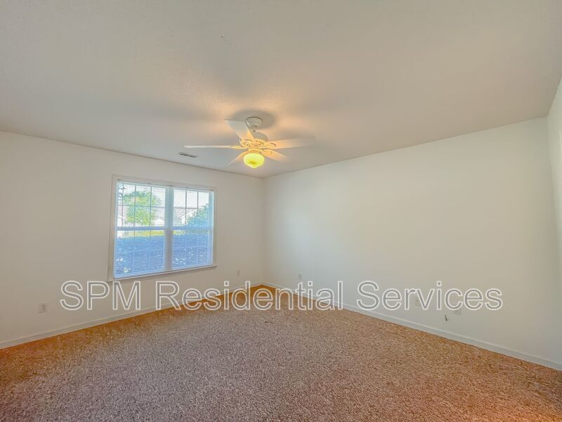 3 Bedroom in Beautiful neighborhood in Newbury Woods property image
