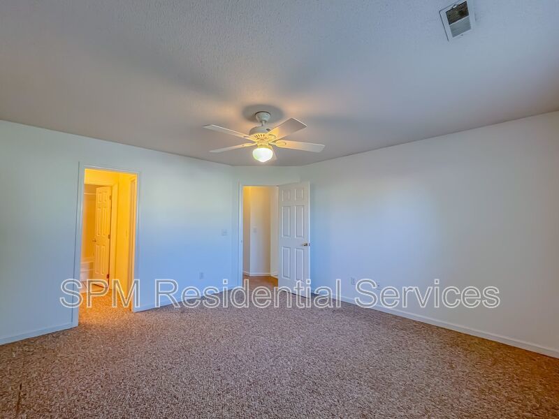 3 Bedroom in Beautiful neighborhood in Newbury Woods property image