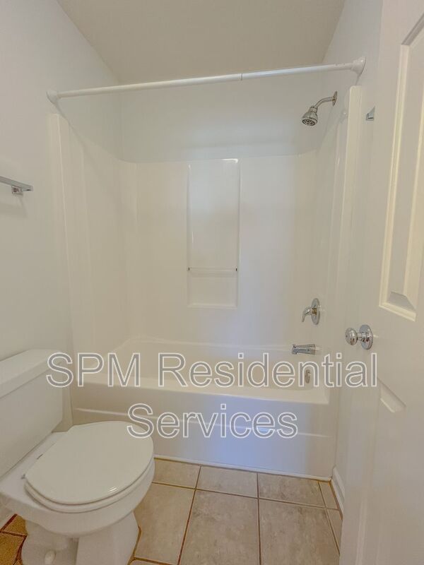 3 Bedroom in Beautiful neighborhood in Newbury Woods property image