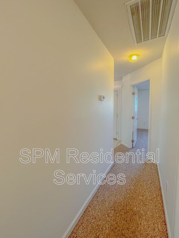 3 Bedroom in Beautiful neighborhood in Newbury Woods property image